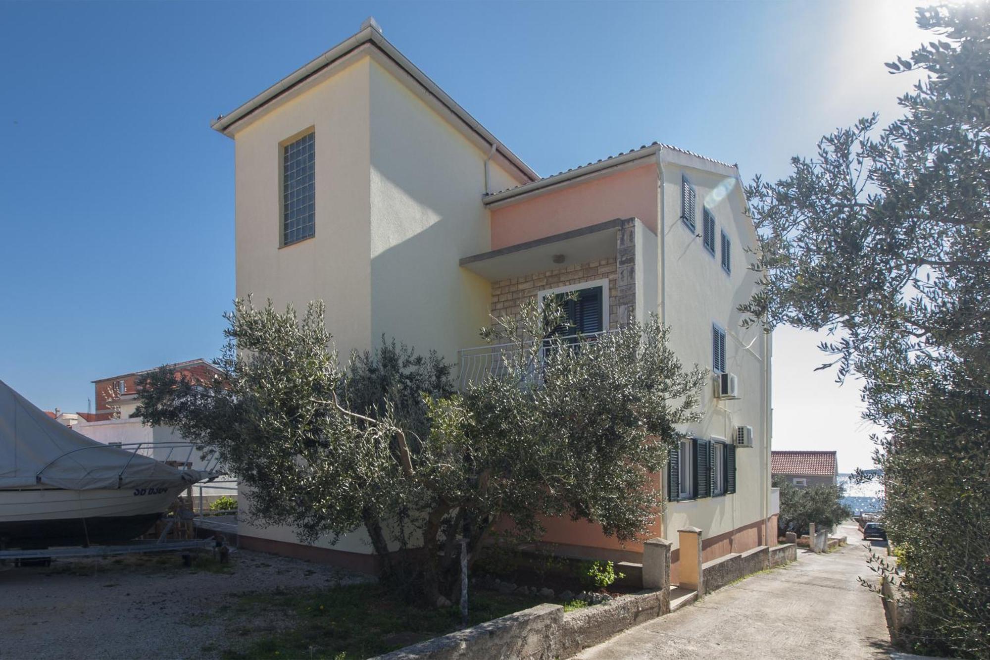 Apartments Vukicevic Brodarica 希贝尼克 外观 照片