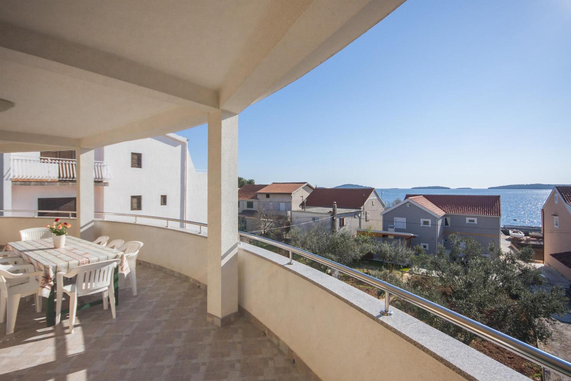 Apartments Vukicevic Brodarica 希贝尼克 外观 照片