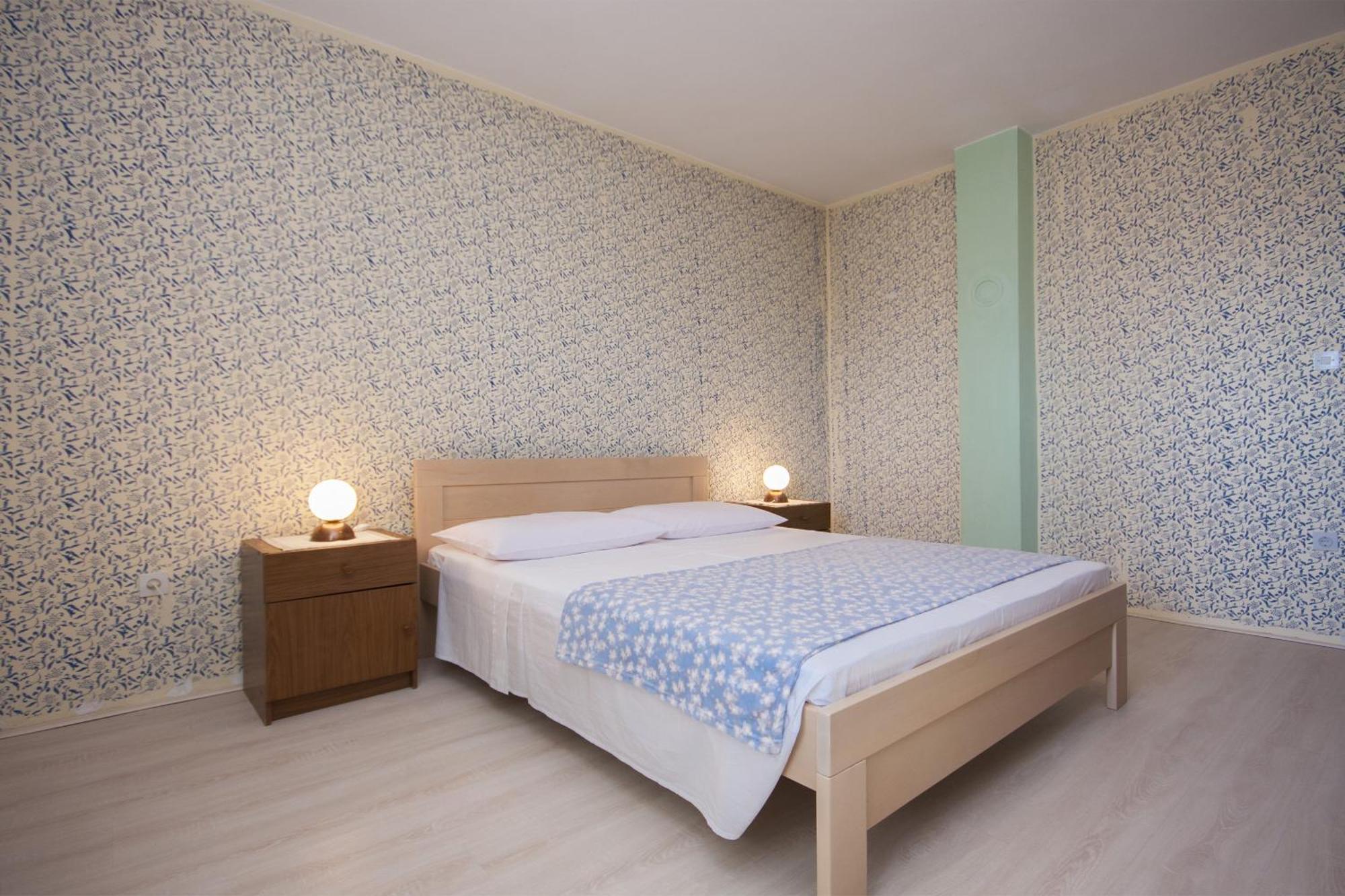 Apartments Vukicevic Brodarica 希贝尼克 外观 照片